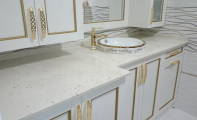 çimstone midye kabuklu Riviera modeli banyo tezgahı uygulaması. Cimstone mutfak tezgahlarında ve banyo tezgahlarında kullanılan en iyi yüzey kaplama ürünüdür.