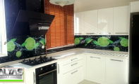Çimstone Beyaz (barets) mutfak tezgahı- Mutfak Arkası Resimli Cam Uygulaması