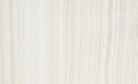 Beyaz Onix, beyaz onyx mermer, vein cut kesim white onyx, vein cut beyaz onyx mermer, onyx mermer bloğun plaka kalınlığına kesiminin yönü taşın görsel efektini etkiler. Aynı blok mermeri enine kesimle boyuna kesim arasında desen ve görsellik açısından çok büyük fark oluşur. enine kesimler cros cut olarak adlandırılır.